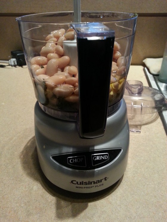 5 ingredient garlicky white bean dip