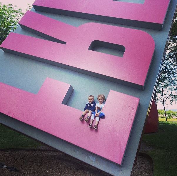 This photo is completely normal.