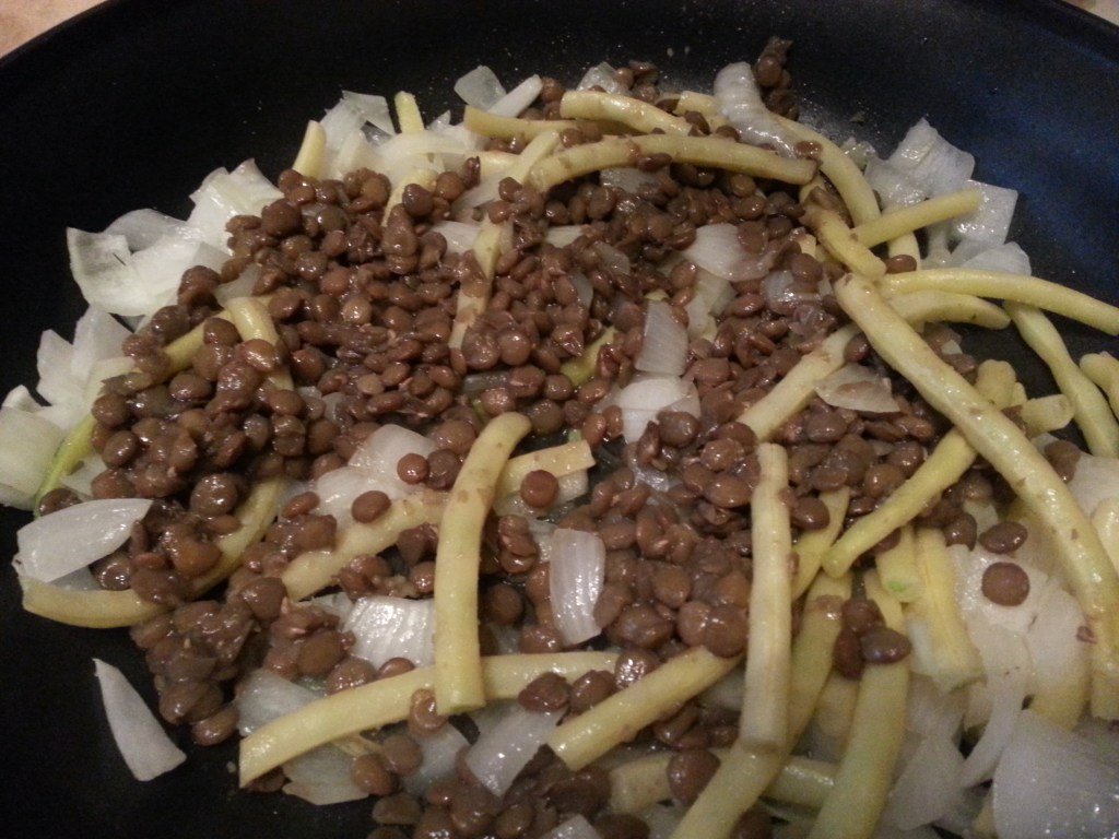 Add green beans, rest of broth and cook for a few minutes. Then add seasoning and lentils and cook a little more.