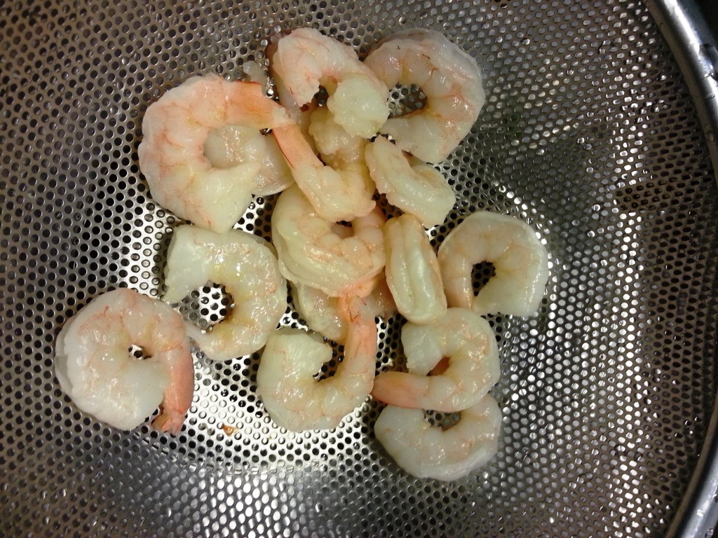 Defrost the shrimp