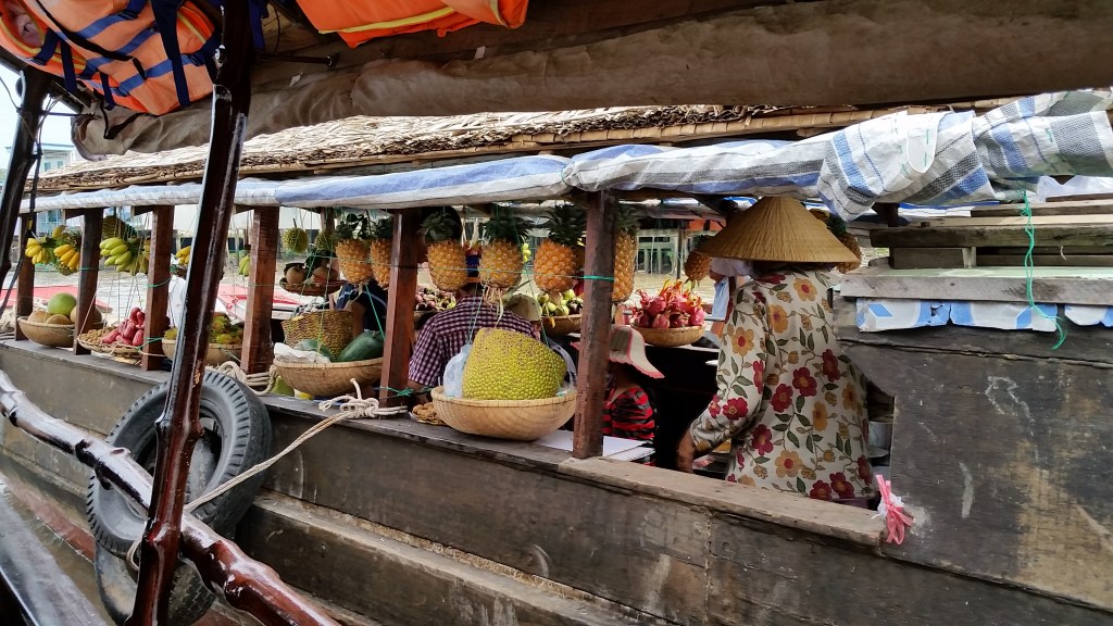 buying fruit from one boat to another!