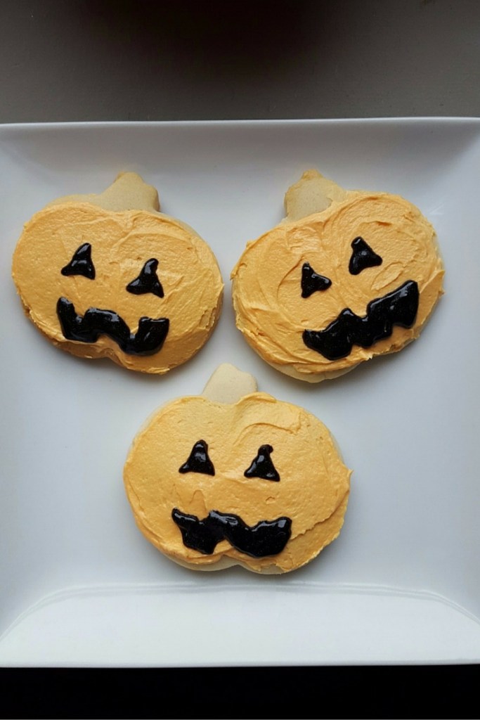 icrashedtheweb-sugar cookies with buttercream frosting